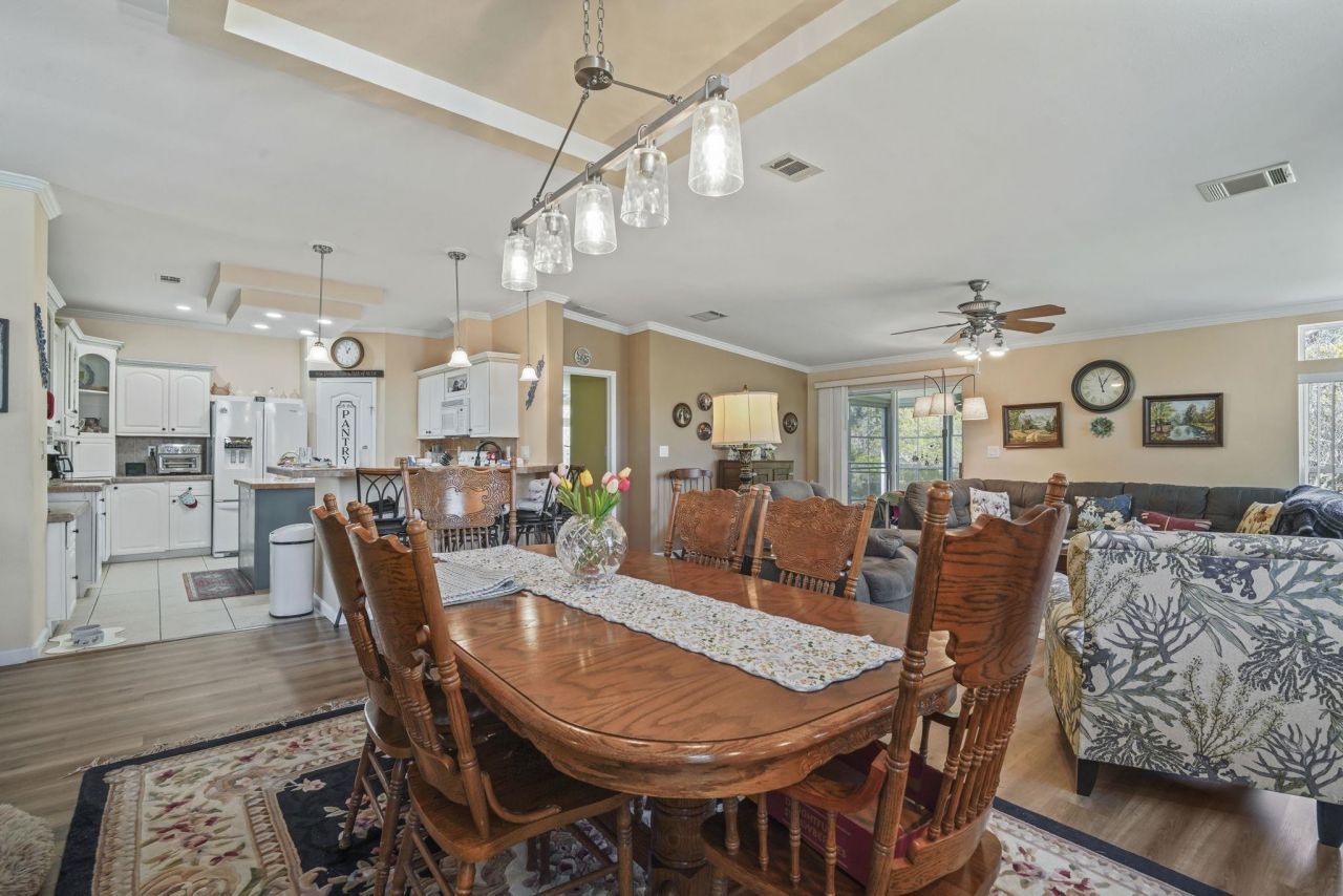 558 Woodholme Dr. Photo 16