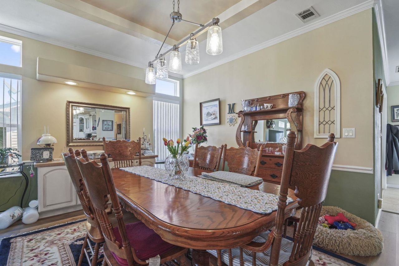 558 Woodholme Dr. Photo 17