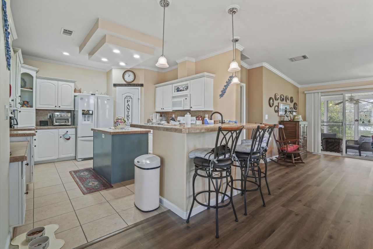 558 Woodholme Dr. Photo 18