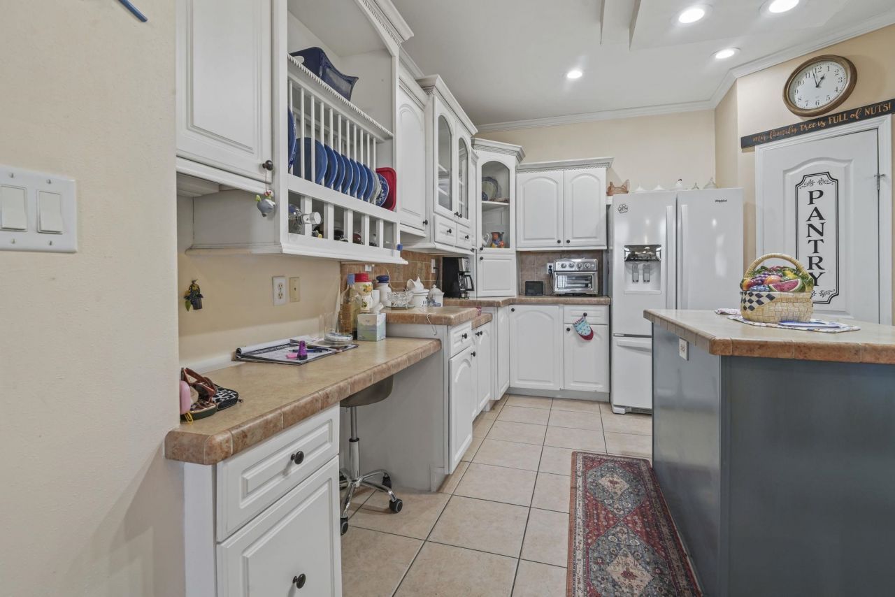 558 Woodholme Dr. Photo 19