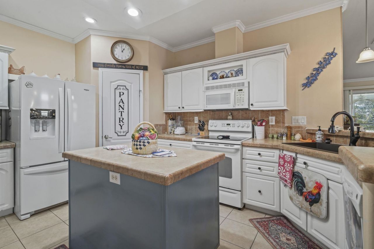 558 Woodholme Dr. Photo 20