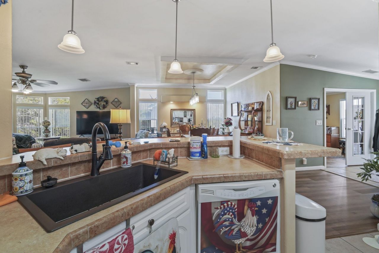 558 Woodholme Dr. Photo 21