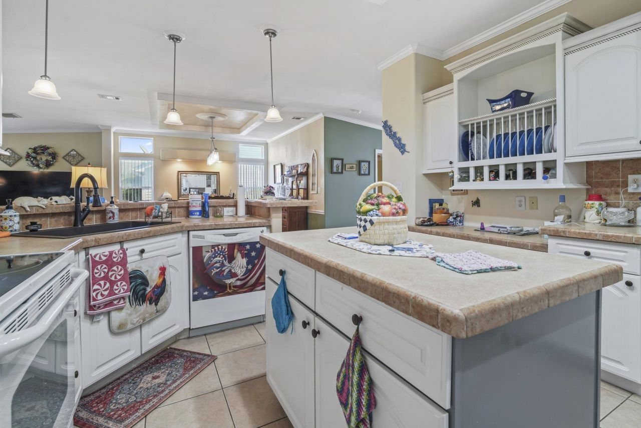 558 Woodholme Dr. Photo 23