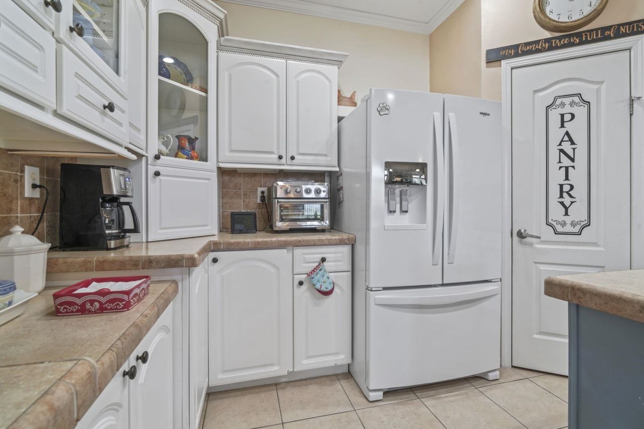 558 Woodholme Dr. Photo 25