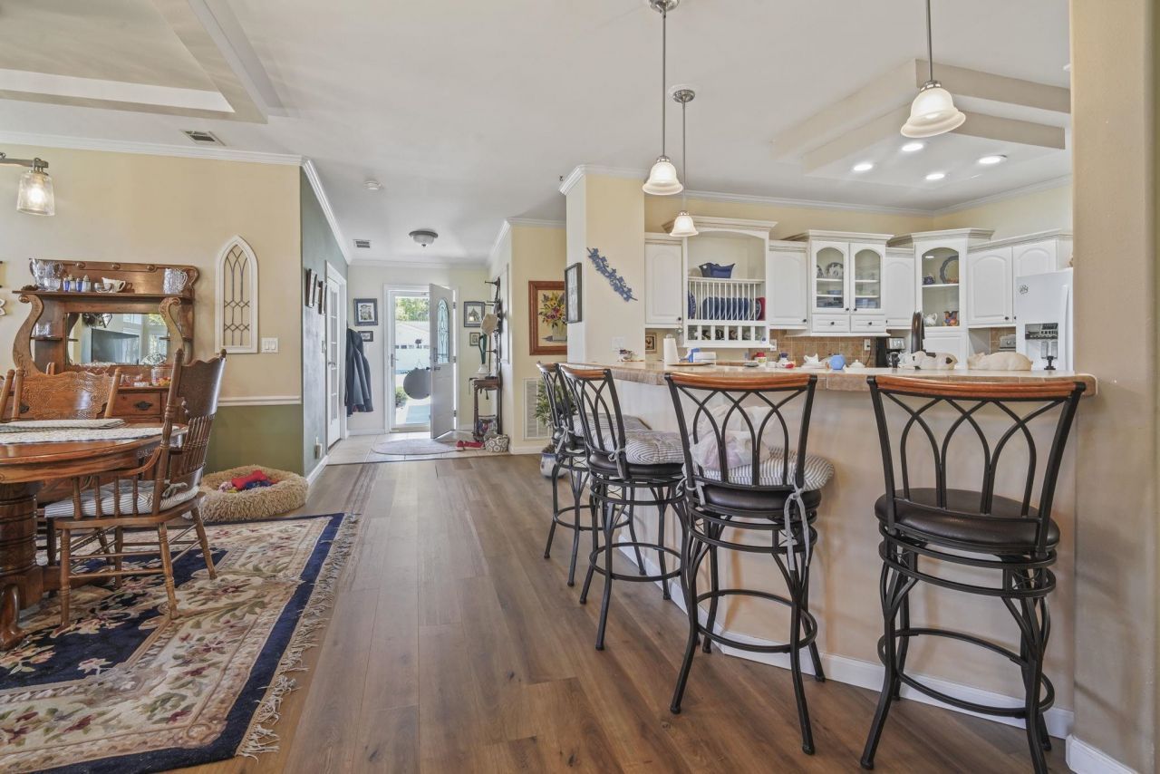 558 Woodholme Dr. Photo 26