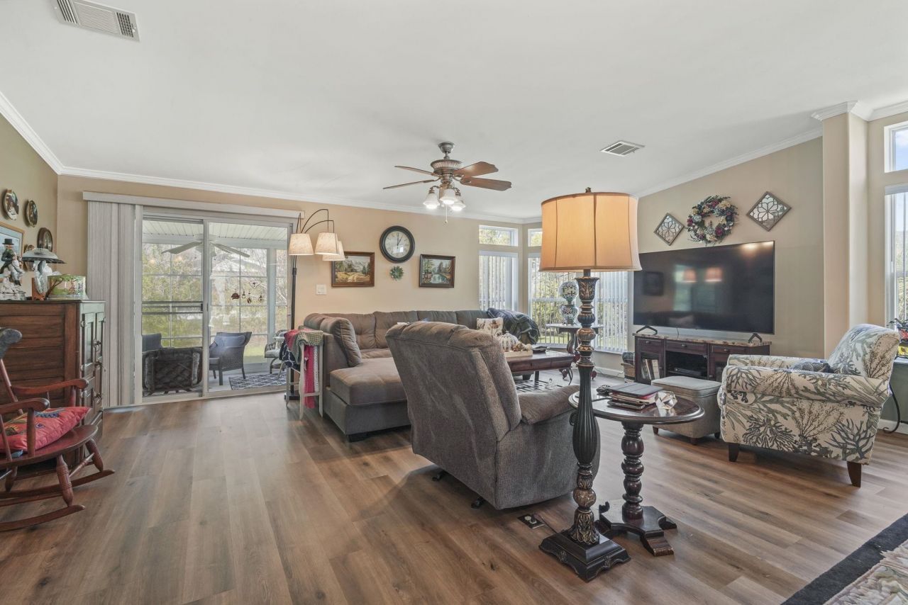 558 Woodholme Dr. Photo 27