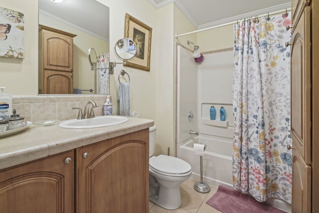 558 Woodholme Dr. Photo 33