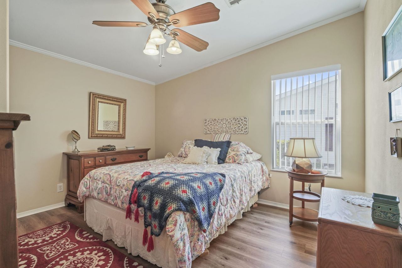 558 Woodholme Dr. Photo 34