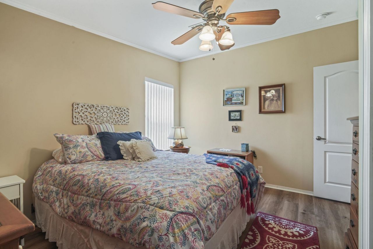 558 Woodholme Dr. Photo 35