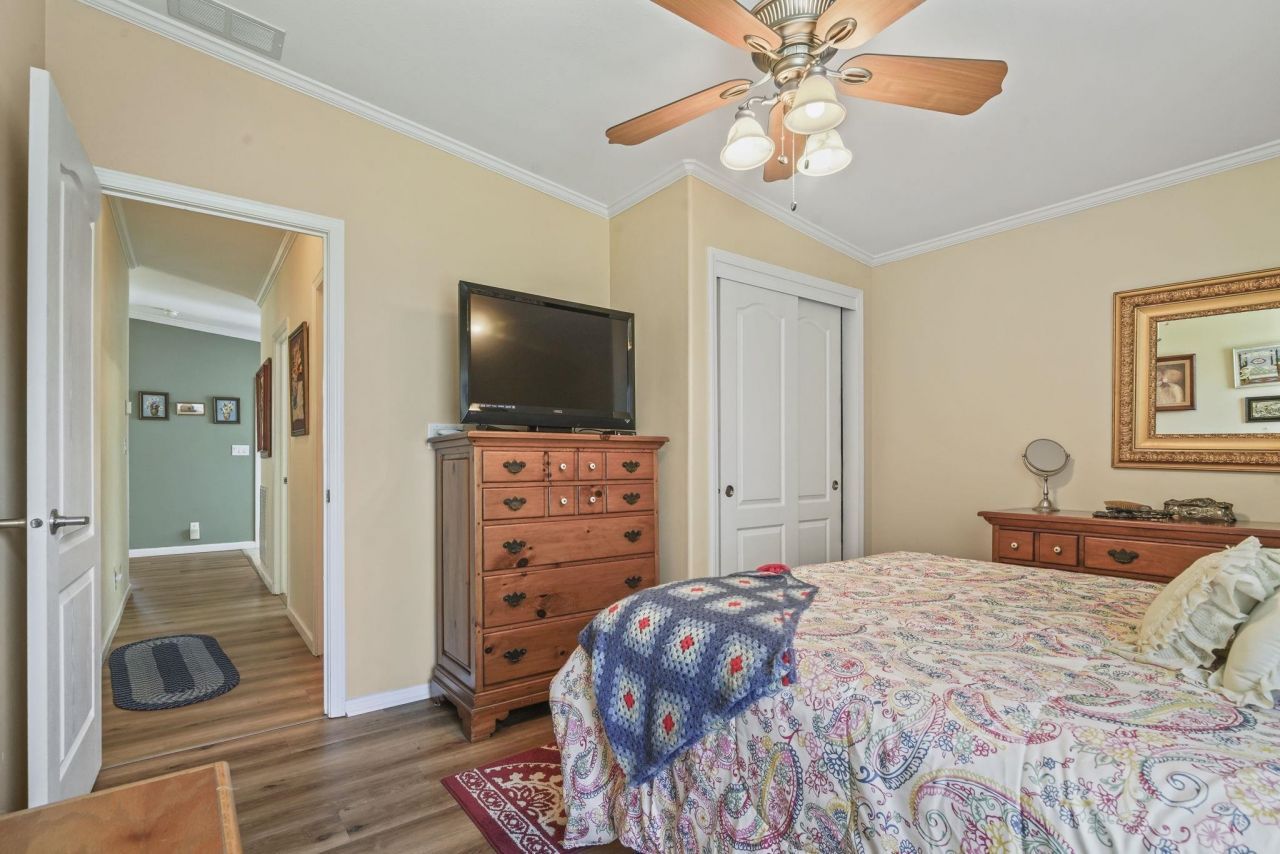 558 Woodholme Dr. Photo 36