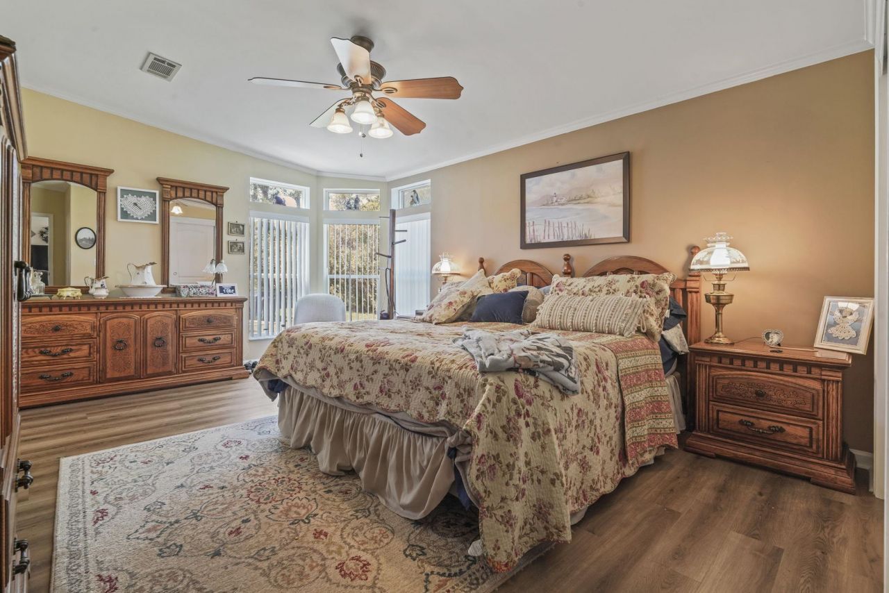 558 Woodholme Dr. Photo 37