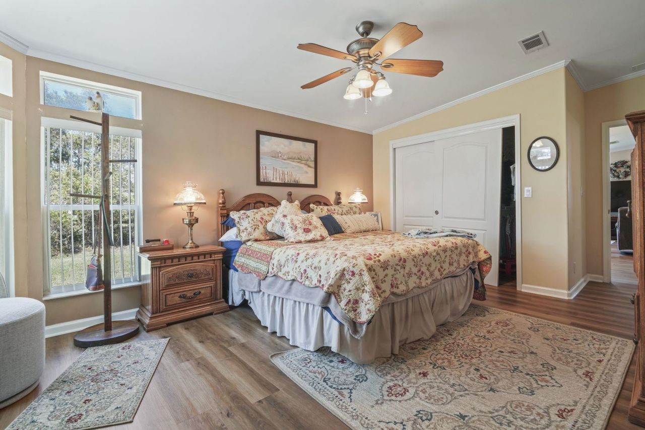 558 Woodholme Dr. Photo 38