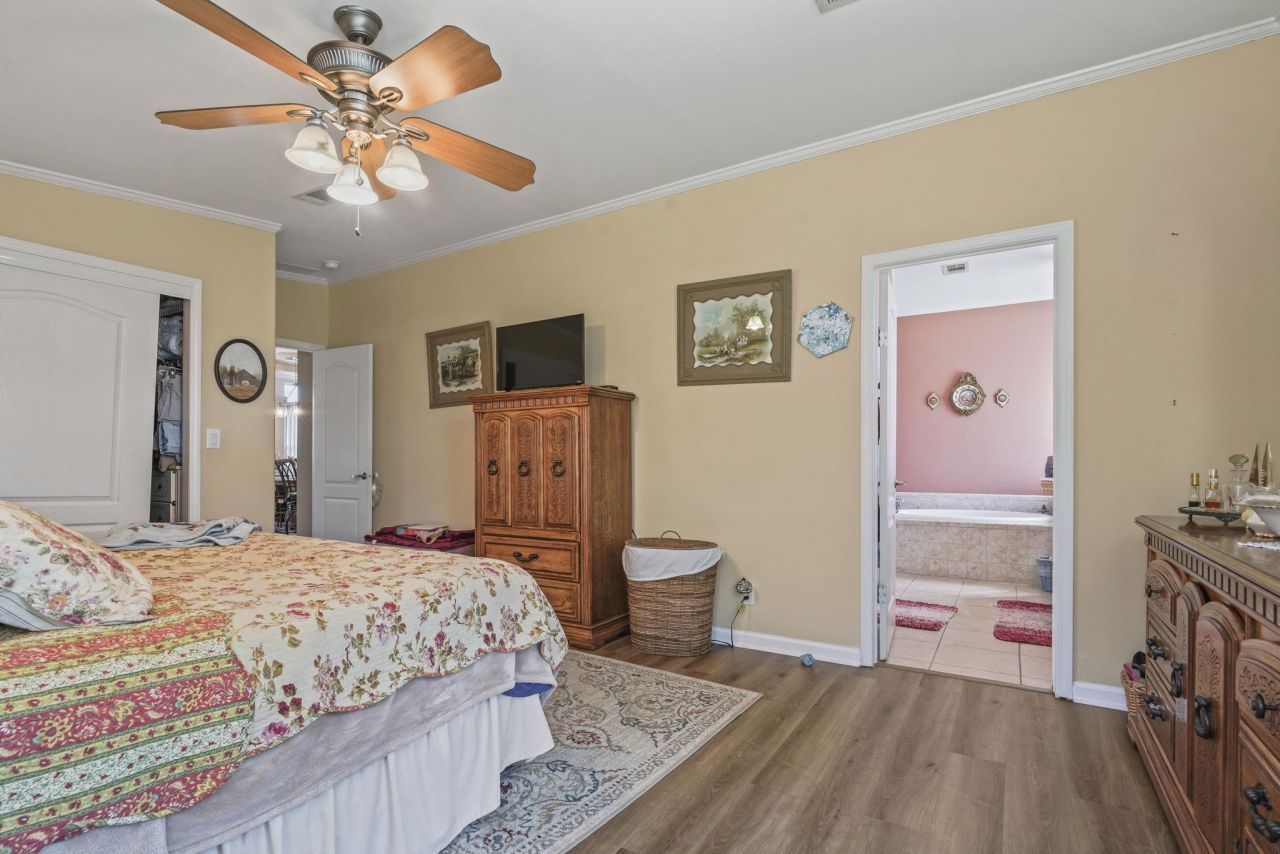 558 Woodholme Dr. Photo 39