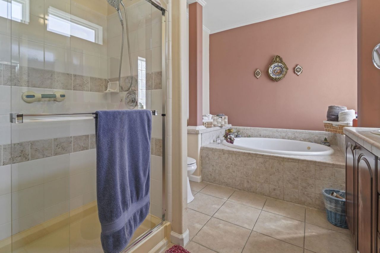 558 Woodholme Dr. Photo 41