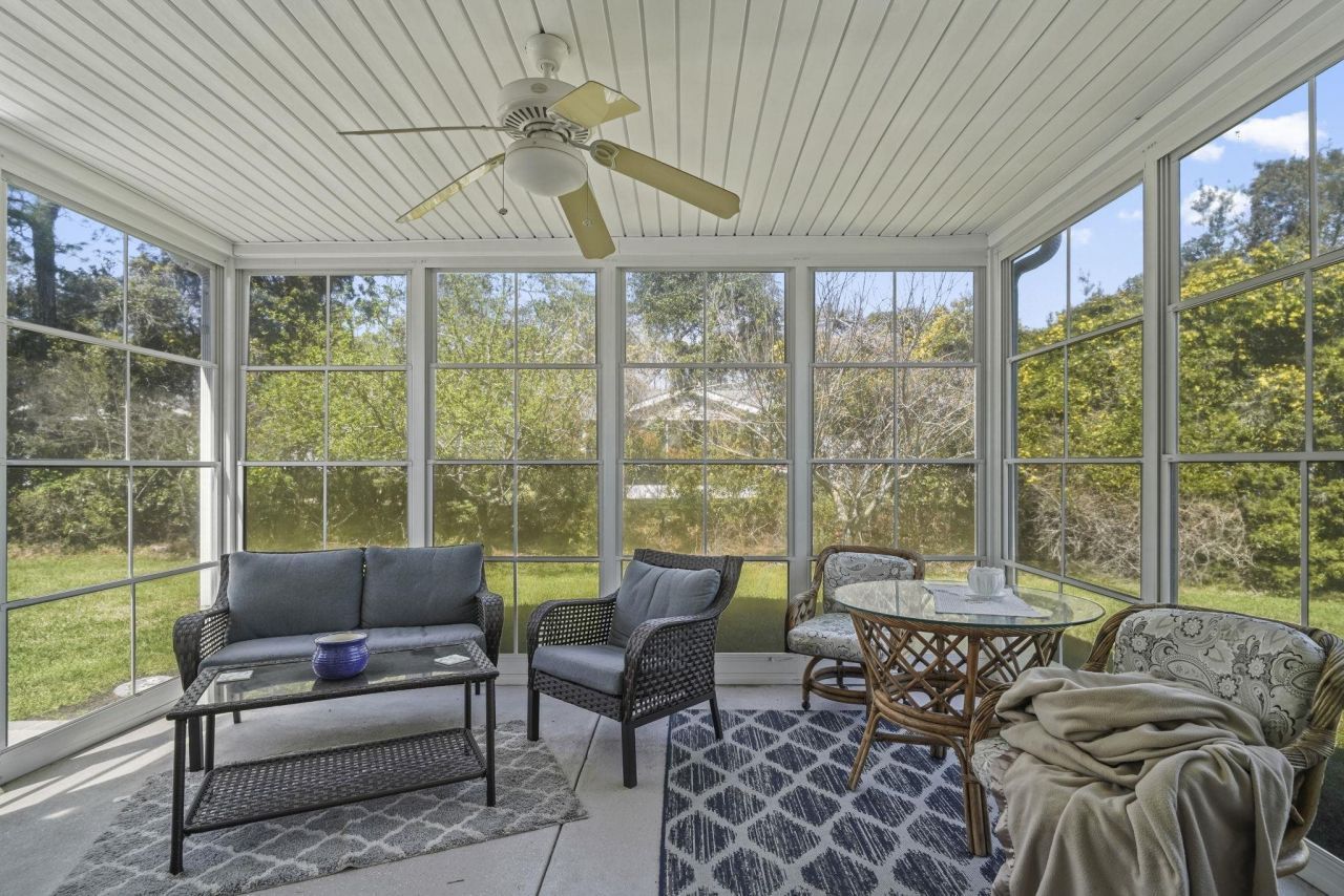 558 Woodholme Dr. Photo 44