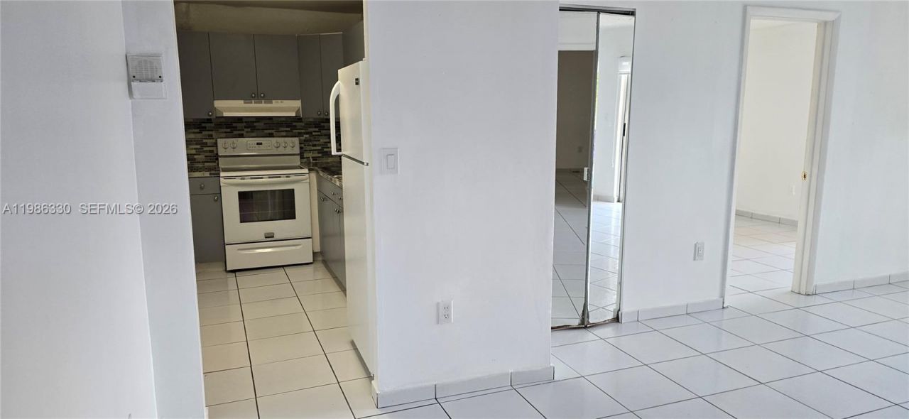 4805 NW 7th St, Unit 204-15, Miami, FL 33126 Photo