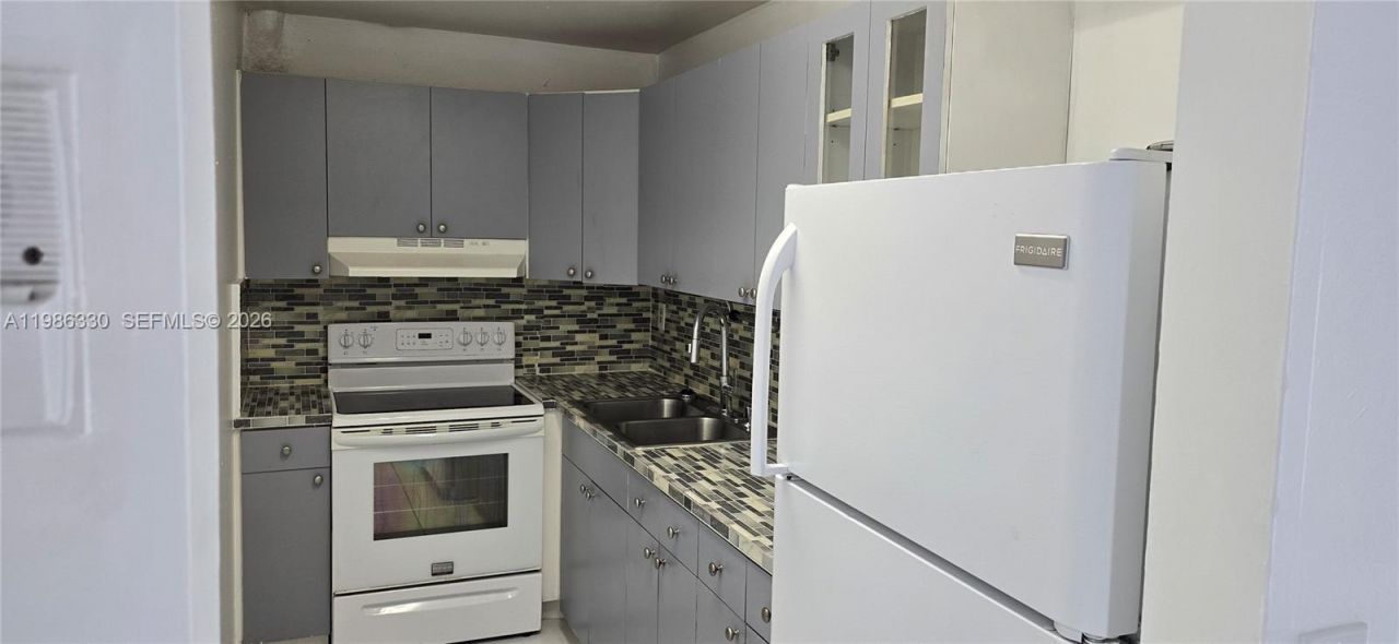 4805 NW 7th St, Unit 204-15, Miami, FL 33126 Photo