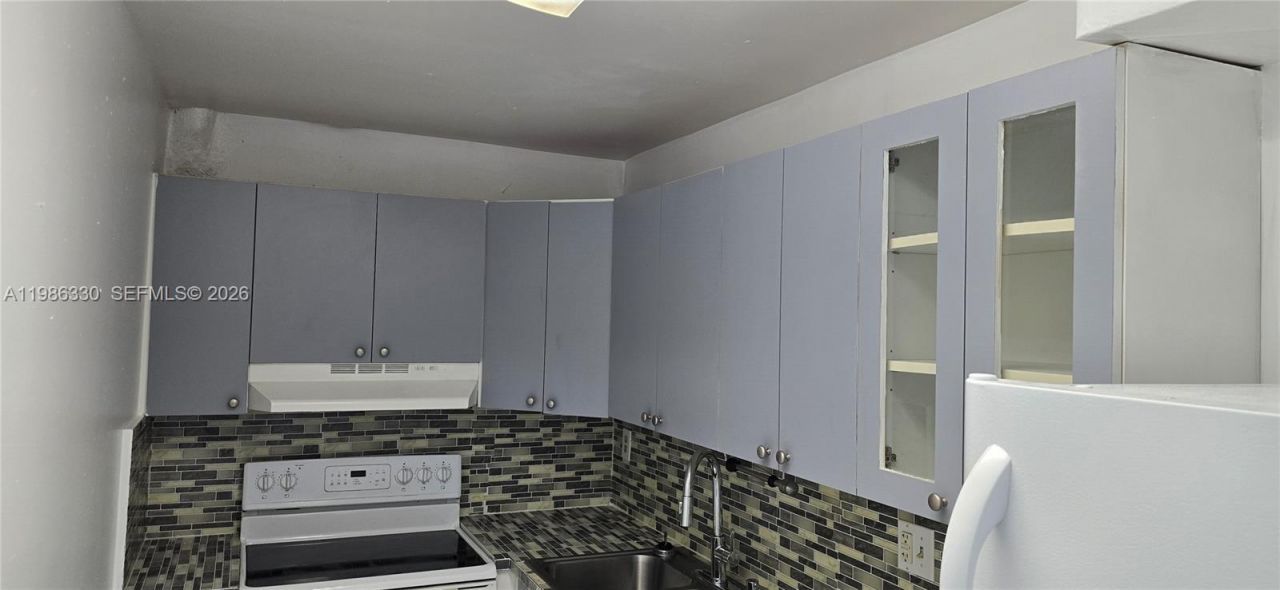 4805 NW 7th St, Unit 204-15, Miami, FL 33126 Photo