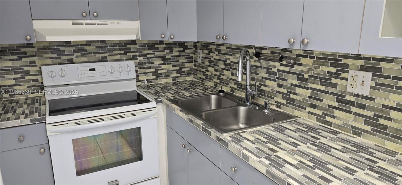 4805 NW 7th St, Unit 204-15, Miami, FL 33126 Photo