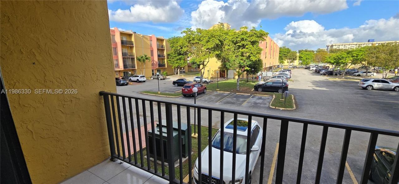 4805 NW 7th St, Unit 204-15, Miami, FL 33126 Photo