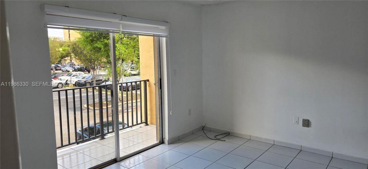 4805 NW 7th St, Unit 204-15, Miami, FL 33126 Photo