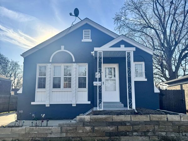 216 BURTON Street , Waukegan, IL 60085