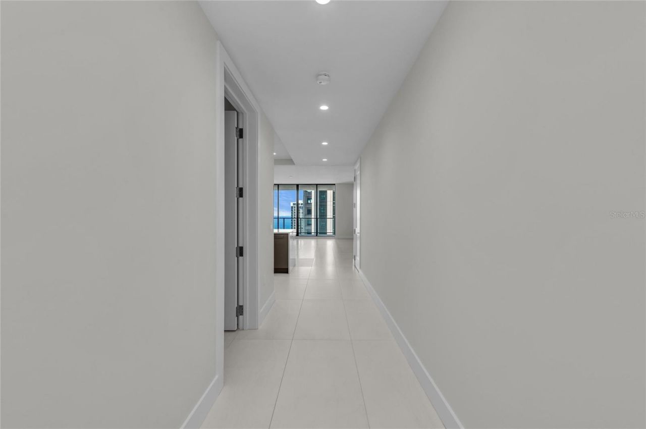 275 1st Avenue S, Unit 2204, Saint Petersburg, FL 33701 Photo