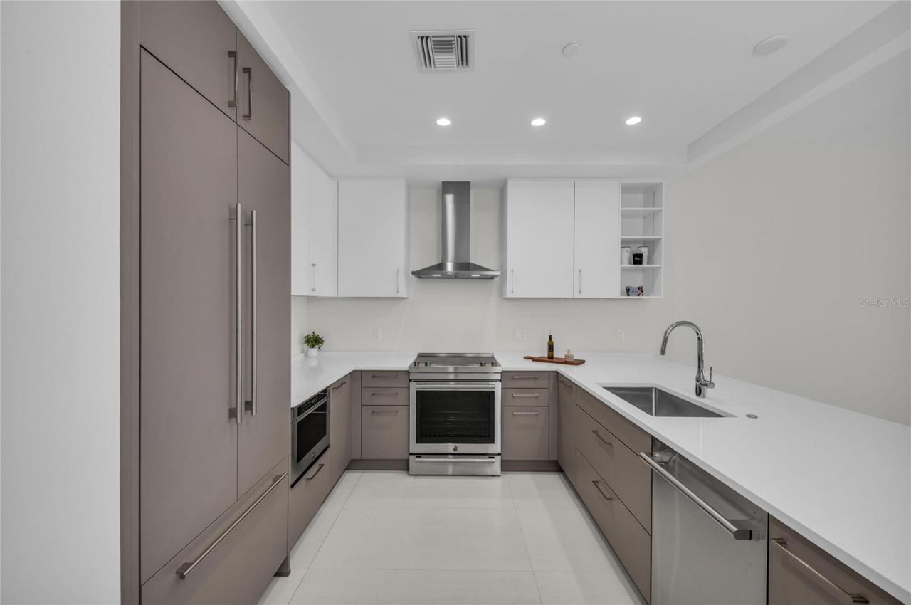 275 1st Avenue S, Unit 2204, Saint Petersburg, FL 33701 Photo