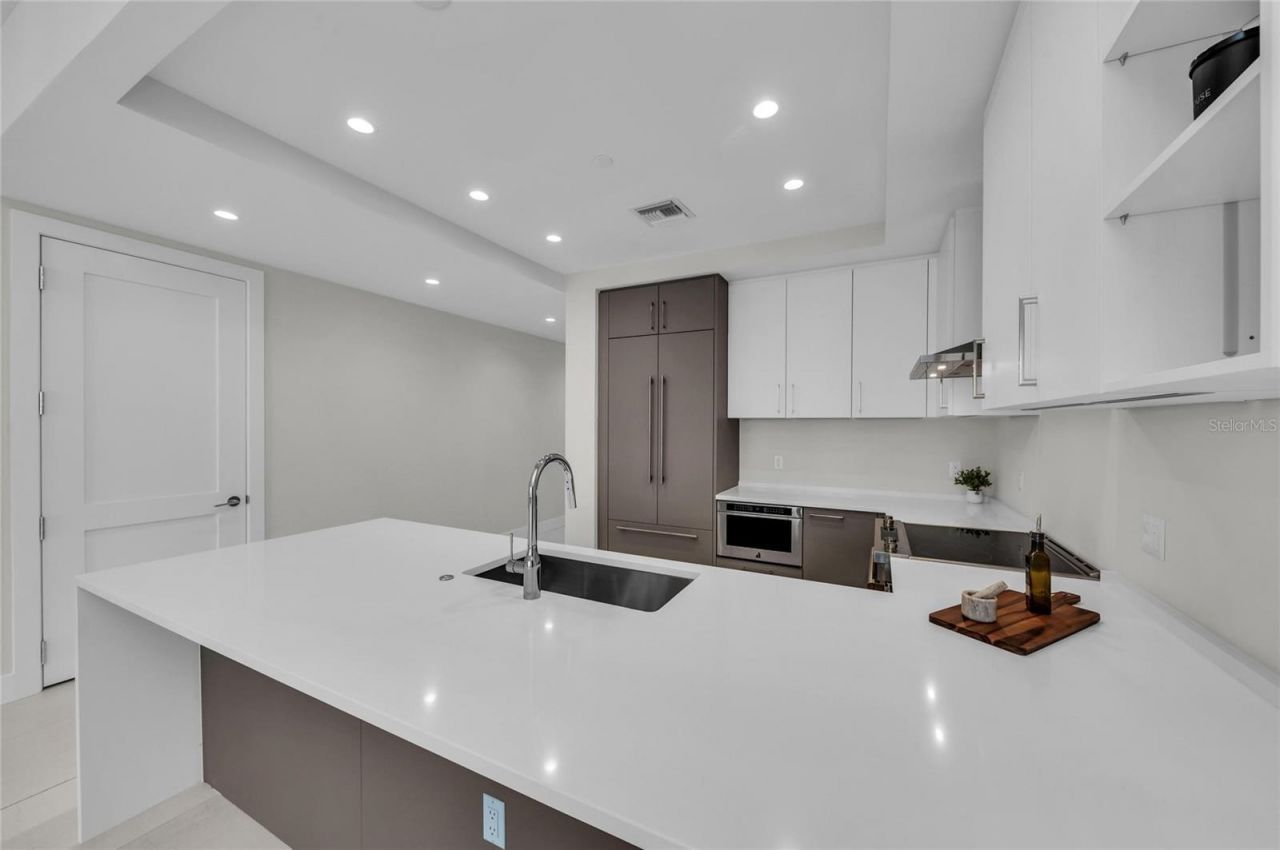 275 1st Avenue S, Unit 2204, Saint Petersburg, FL 33701 Photo