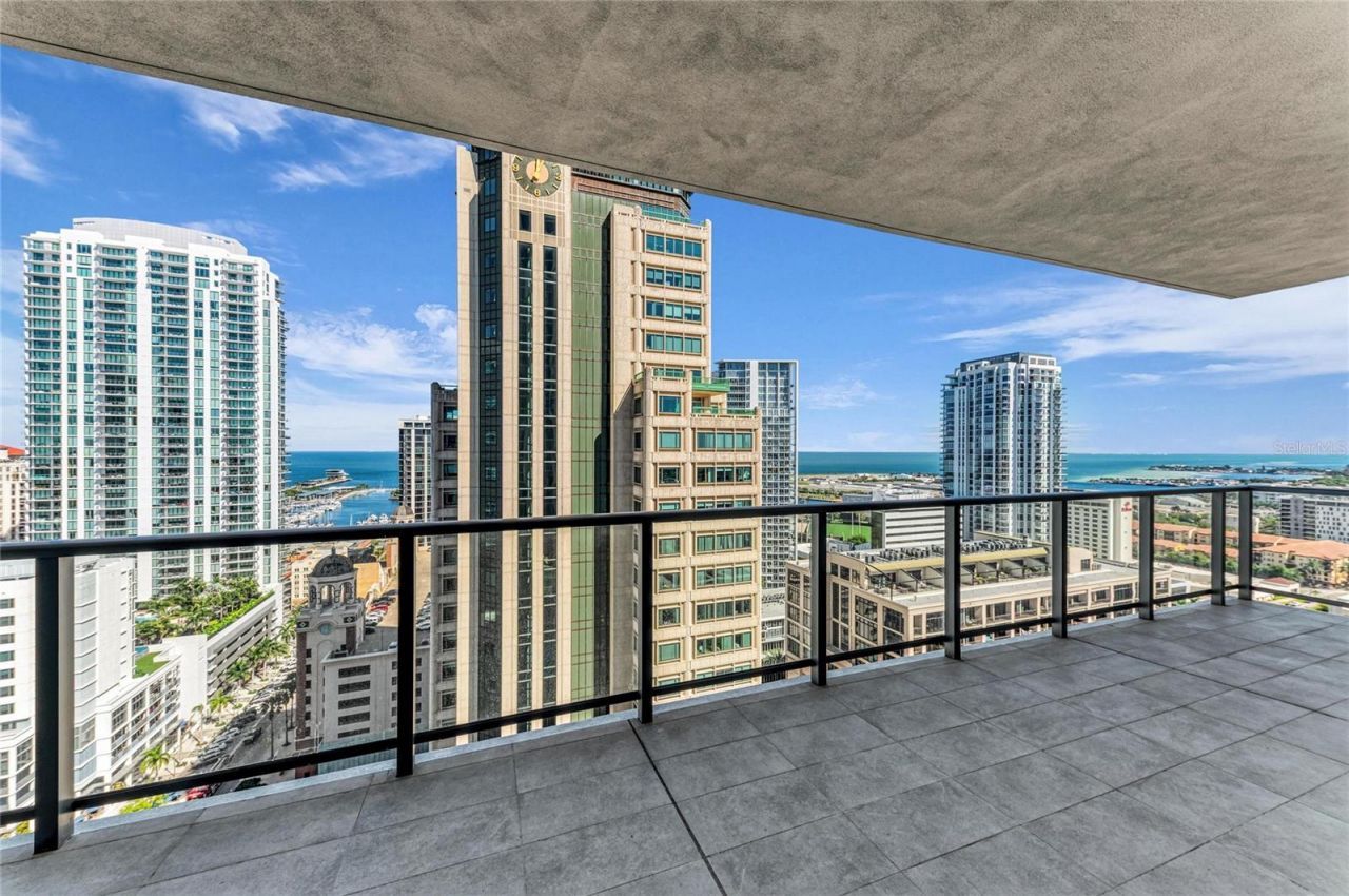 275 1st Avenue S, Unit 2204, Saint Petersburg, FL 33701 Photo