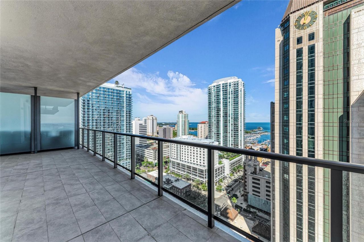 275 1st Avenue S, Unit 2204, Saint Petersburg, FL 33701 Photo