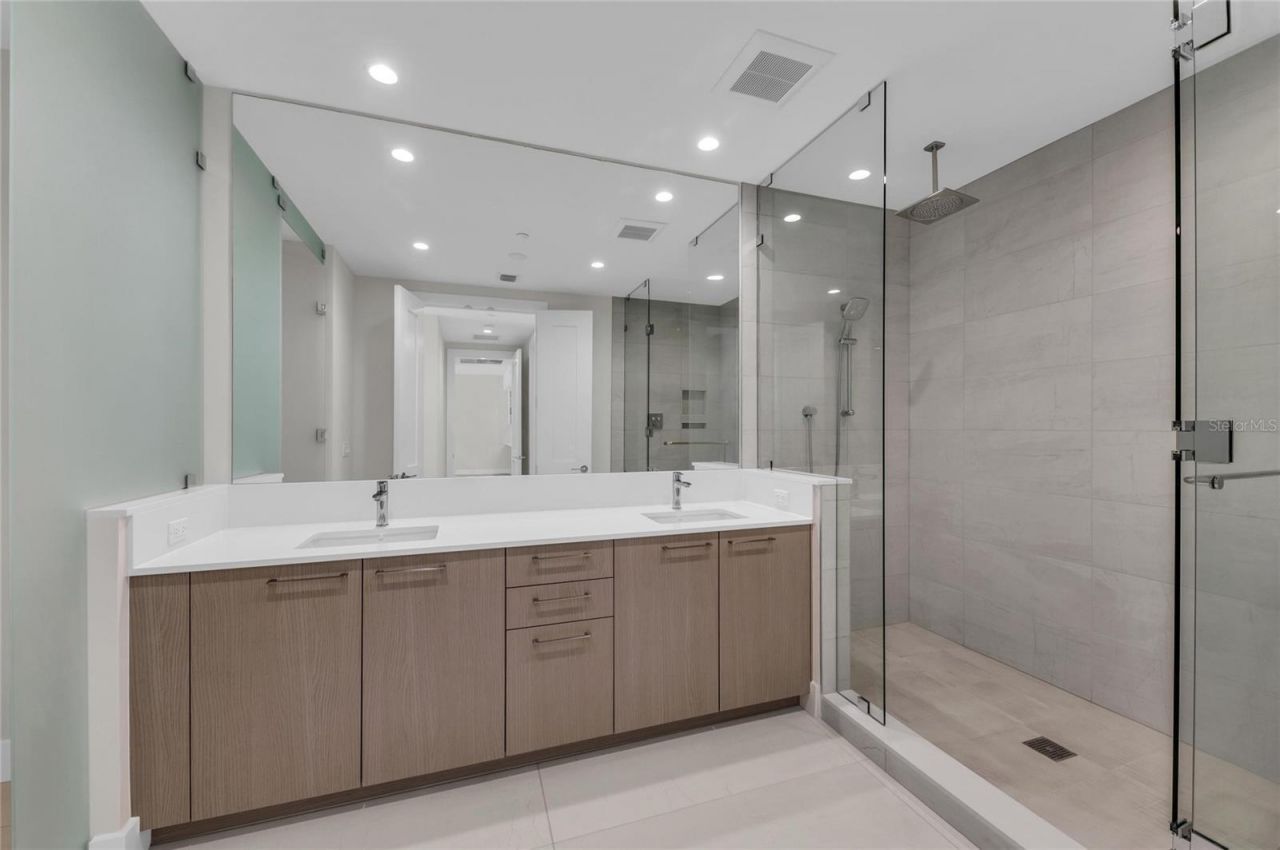 275 1st Avenue S, Unit 2204, Saint Petersburg, FL 33701 Photo
