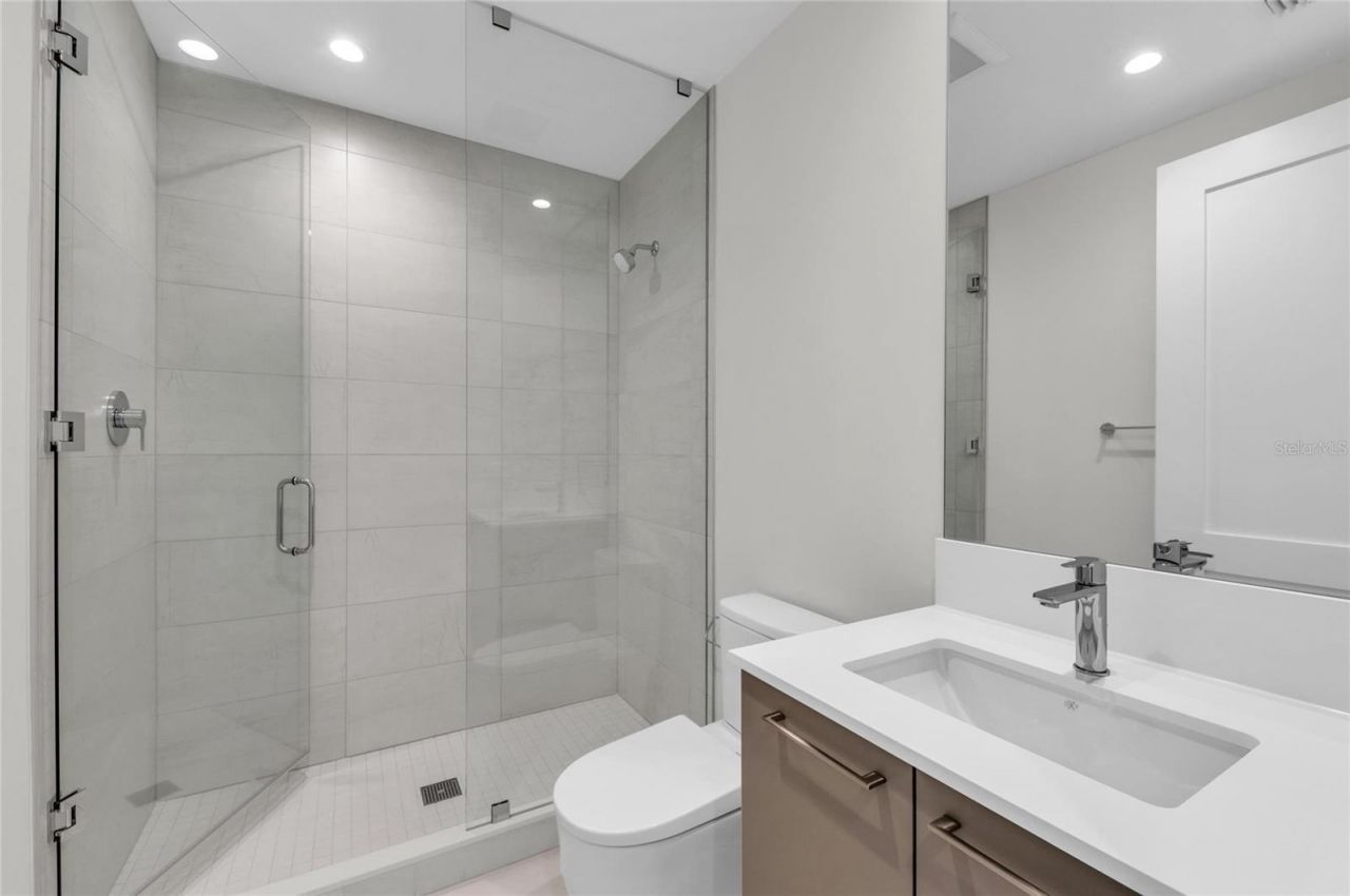 275 1st Avenue S, Unit 2204, Saint Petersburg, FL 33701 Photo