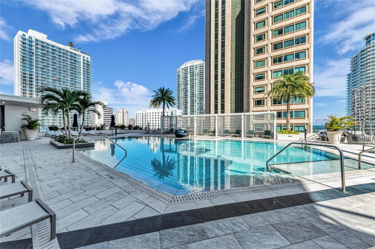 275 1st Avenue S, Unit 2204, Saint Petersburg, FL 33701 Photo