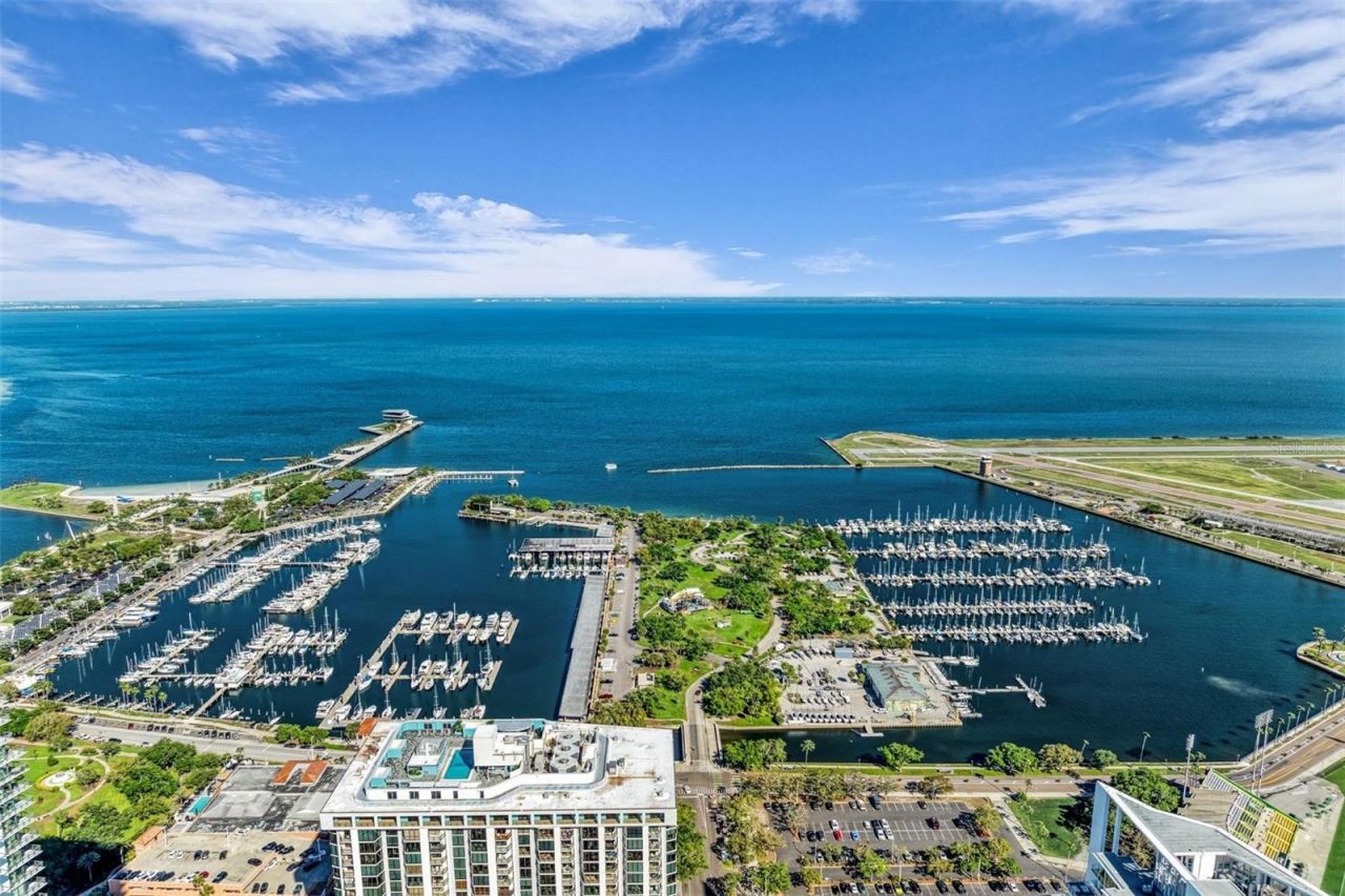 275 1st Avenue S, Unit 2204, Saint Petersburg, FL 33701 Photo