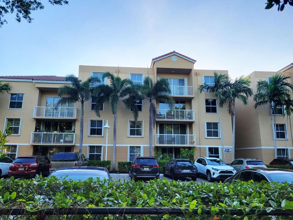 619 E Sheridan Street, Unit 203, Dania Beach, FL 33004