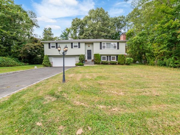 38 East Ridge, Middlebury, CT 06762