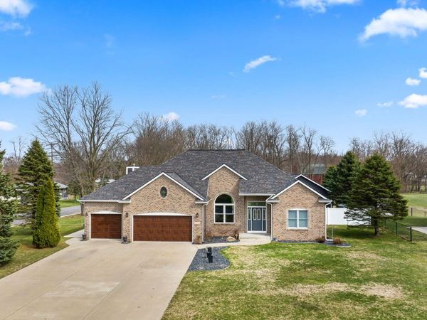 531 Foxmoor Drive, Plainwell, MI 49080