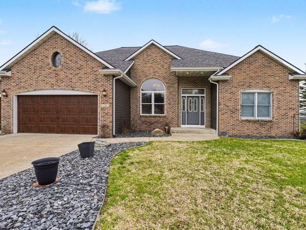 531 Foxmoor Drive, Plainwell, MI 49080