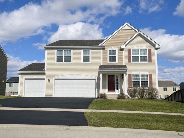 707 Brighton Drive , Pingree Grove, IL 60140