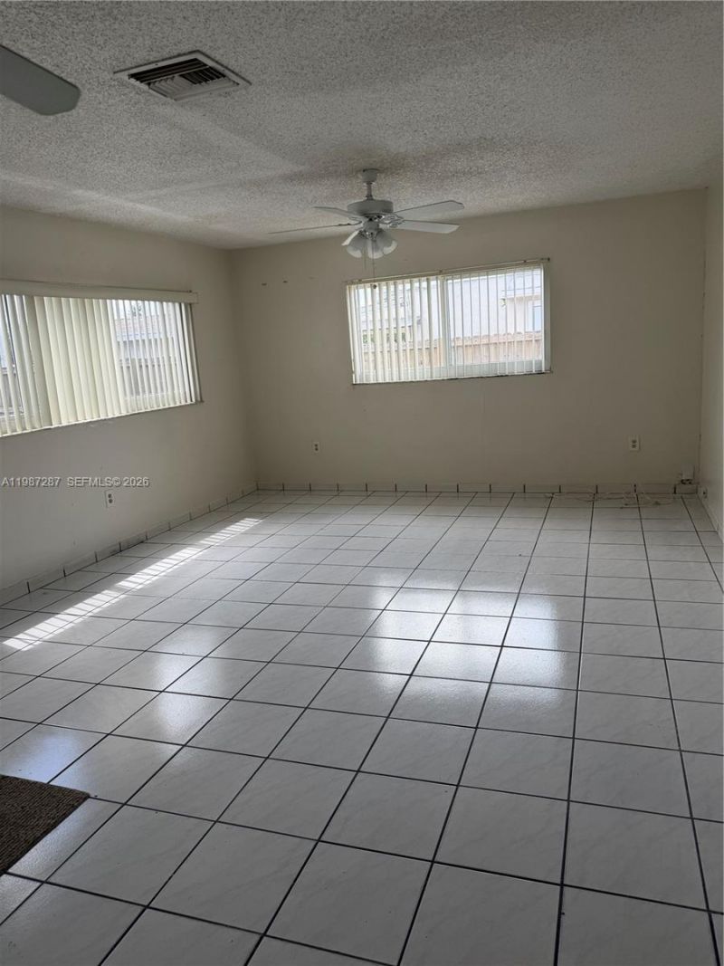 9612 Grand Canal Dr , Miami, FL 33174 Photo