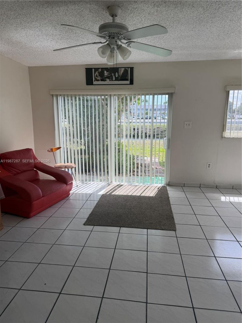 9612 Grand Canal Dr , Miami, FL 33174 Photo