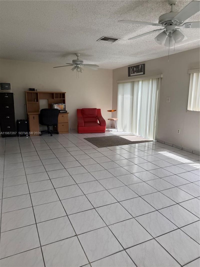 9612 Grand Canal Dr , Miami, FL 33174 Photo