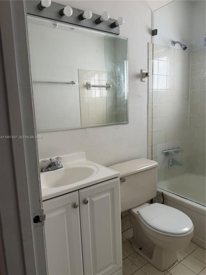 9612 Grand Canal Dr , Miami, FL 33174 Photo