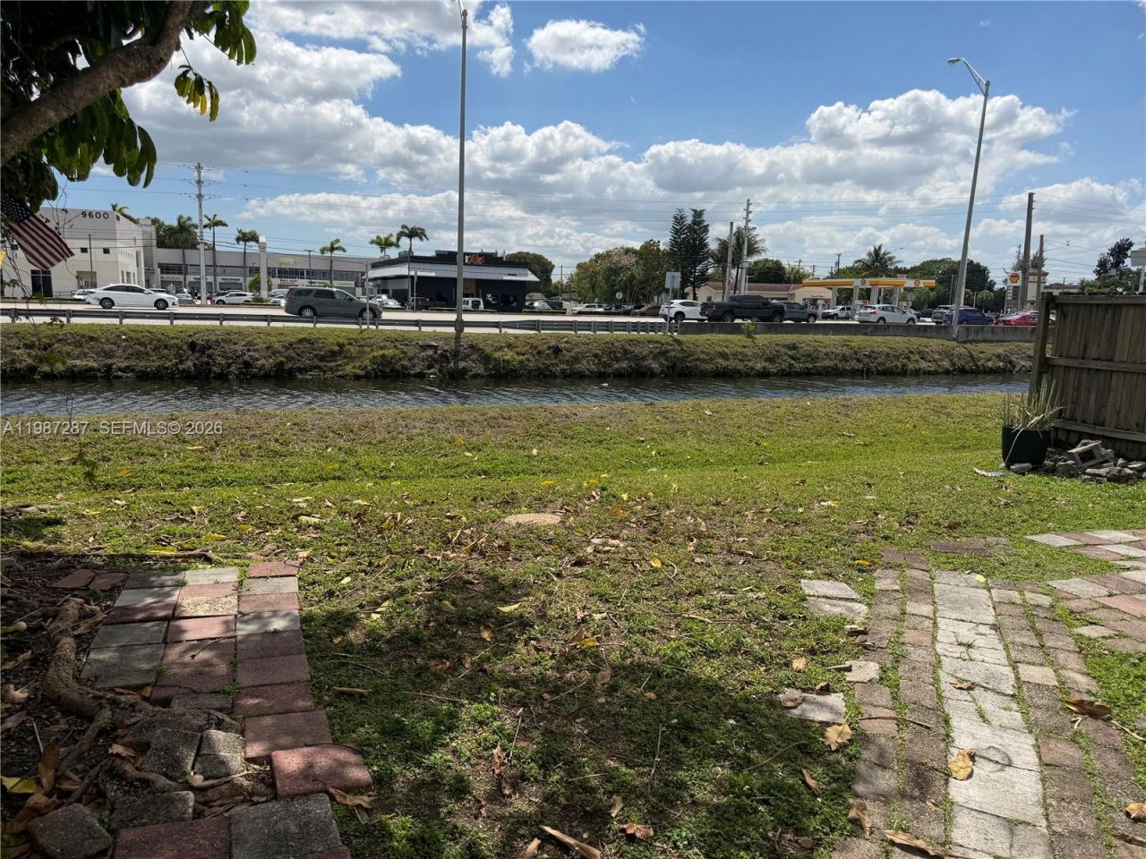 9612 Grand Canal Dr , Miami, FL 33174 Photo