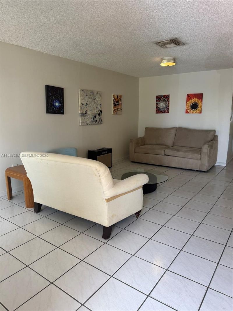 9612 Grand Canal Dr , Miami, FL 33174 Photo