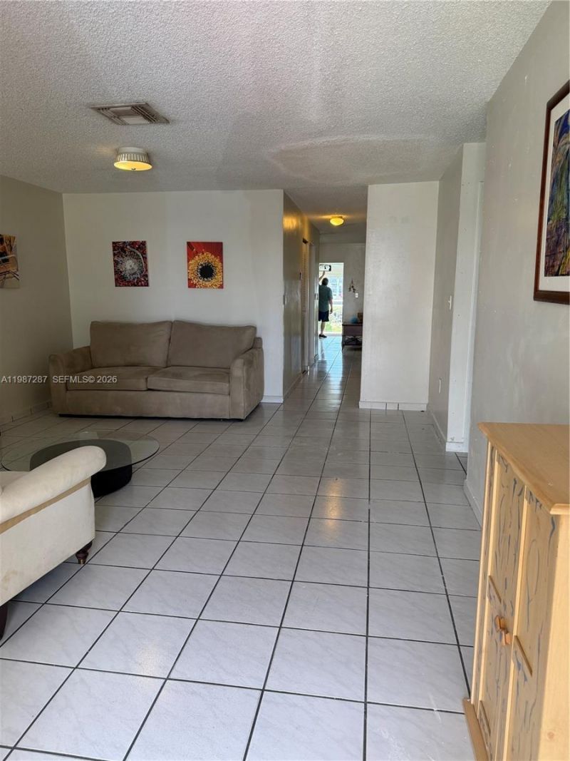 9612 Grand Canal Dr , Miami, FL 33174 Photo