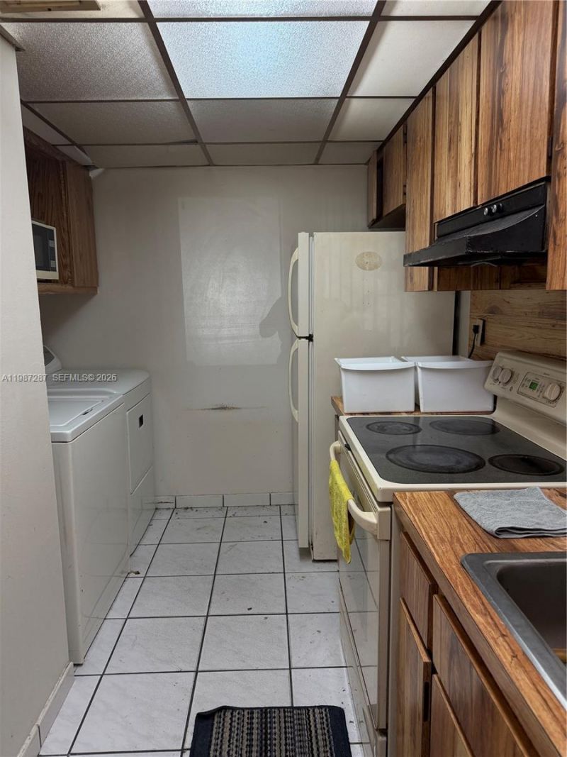 9612 Grand Canal Dr , Miami, FL 33174 Photo