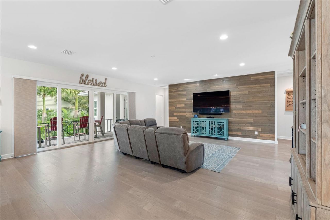 124 Forest Hills Drive, Redington Shores, FL 33708 Photo