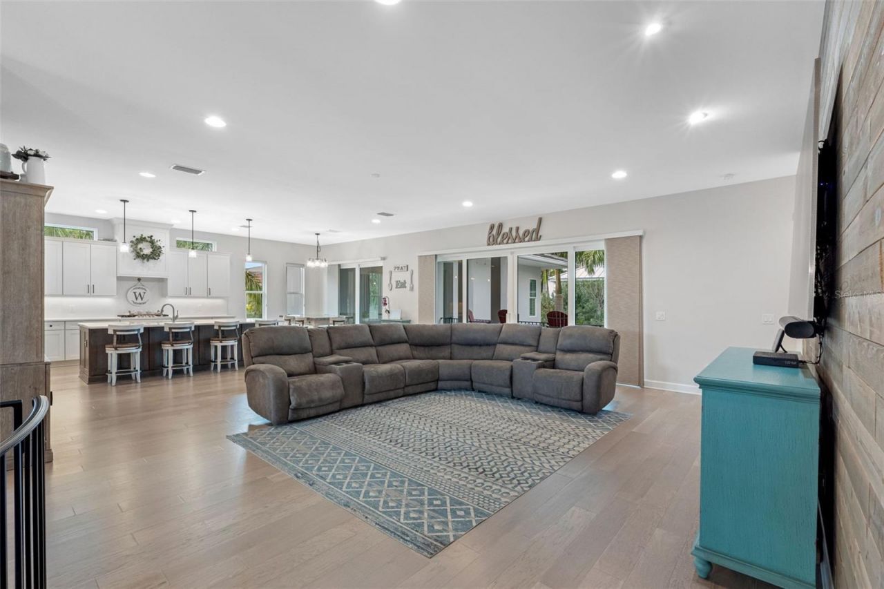 124 Forest Hills Drive, Redington Shores, FL 33708 Photo